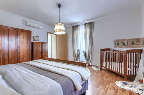 Foto 31 - Appartamento con 3 camere da letto a Kršan con piscina e giardino