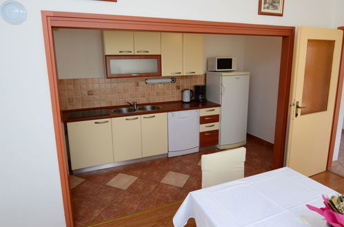 Foto 8 - Apartamento de 4 quartos em Sibenik com jardim