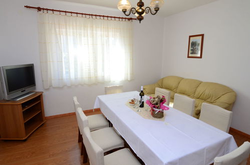 Foto 9 - Apartamento de 4 quartos em Sibenik com jardim