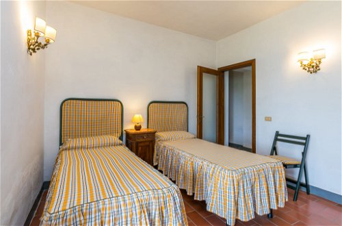 Photo 25 - 3 bedroom Apartment in Pescia with swimming pool and garden