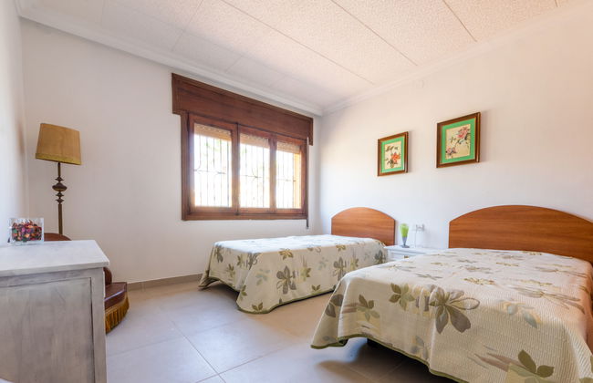 Casa de 5 quartos em Torredembarra com piscina privada e jardim - Foto 24
