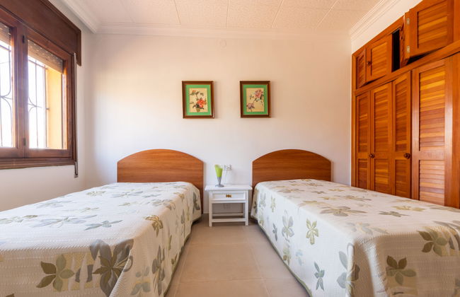 Casa de 5 quartos em Torredembarra com piscina privada e jardim - Foto 25