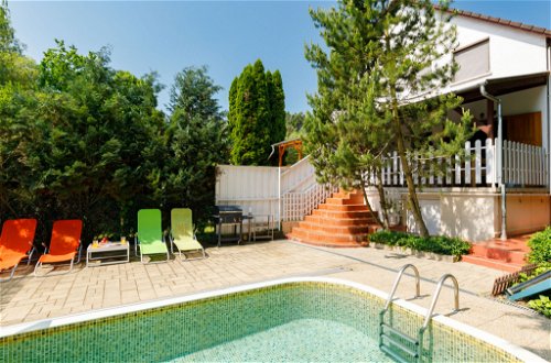 Foto 1 - Casa de 2 habitaciones en Balatonkenese con piscina privada y vistas a la montaña