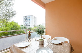 Foto 3 - Apartamento de 2 habitaciones en Sainte-Maxime con terraza y vistas al mar