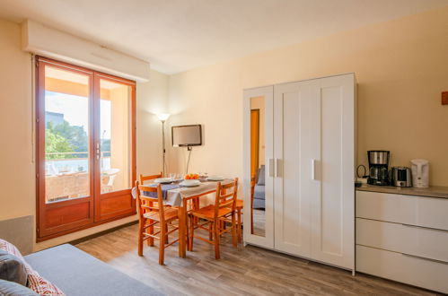 Foto 1 - Appartamento con 2 camere da letto a Sainte-Maxime con terrazza e vista mare