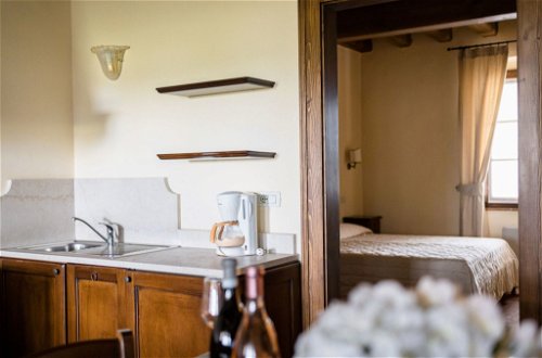 Foto 5 - Apartment mit 1 Schlafzimmer in Desenzano del Garda mit schwimmbad und blick auf die berge