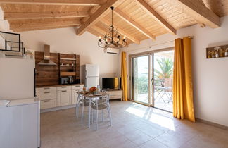 Photo 3 - Maison de 1 chambre à Porto-Vecchio avec terrasse et vues à la mer