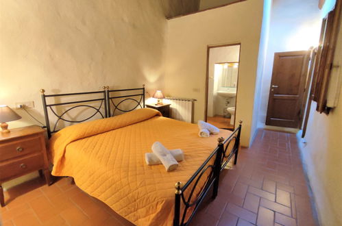 Foto 20 - Appartamento con 3 camere da letto a Greve in Chianti con piscina e giardino