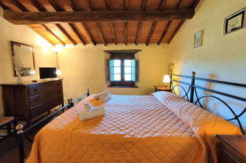 Foto 11 - Apartamento de 3 quartos em Greve in Chianti com piscina e jardim