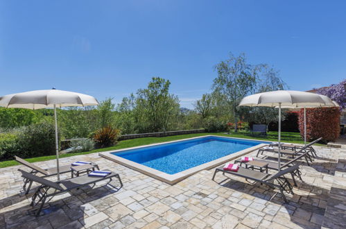 Foto 17 - Casa con 3 camere da letto a Višnjan con piscina privata e vista mare