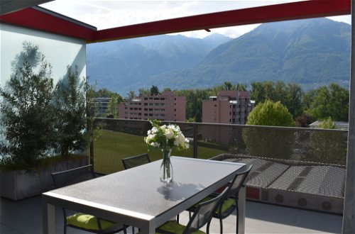 Foto 2 - Appartamento con 2 camere da letto a Locarno con giardino e vista sulle montagne