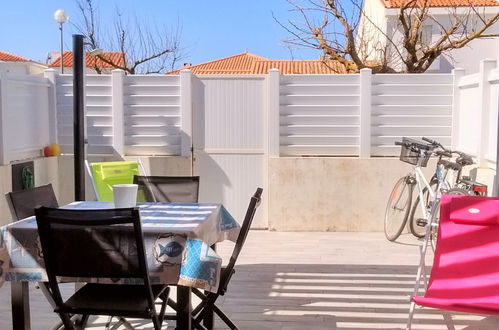 Photo 3 - Maison de 1 chambre à Les Sables-d'Olonne avec terrasse et vues à la mer