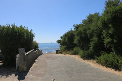 Photo 19 - Maison de 1 chambre à Les Sables-d'Olonne avec terrasse et vues à la mer