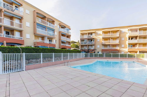 Foto 22 - Apartamento de 2 quartos em Fréjus com piscina e jardim