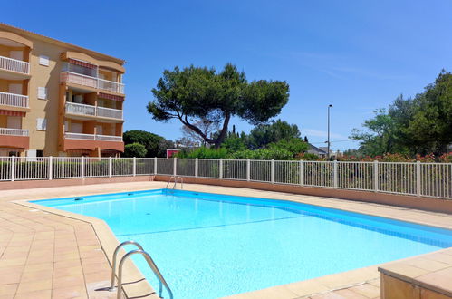 Foto 5 - Apartamento de 1 quarto em Fréjus com piscina e vistas do mar