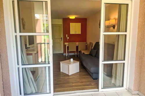 Foto 10 - Apartamento de 1 quarto em Saint-Raphaël com piscina e jardim