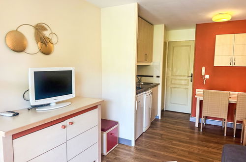 Foto 7 - Apartamento de 1 quarto em Saint-Raphaël com piscina e jardim