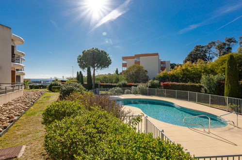 Foto 2 - Apartamento de 2 quartos em Saint-Raphaël com piscina e terraço