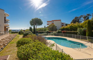 Photo 2 - Appartement de 2 chambres à Saint-Raphaël avec piscine et vues à la mer