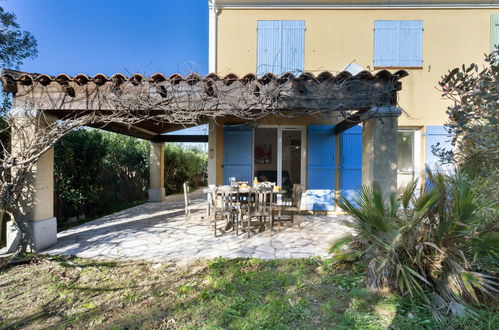 Photo 19 - Maison de 3 chambres à Cogolin avec terrasse et vues à la mer