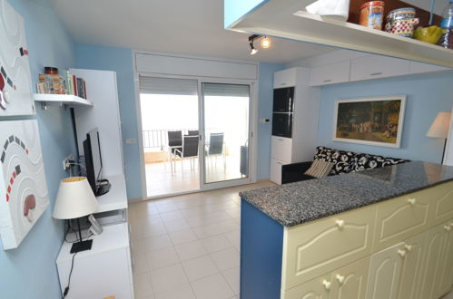 Photo 3 - 2 bedroom Apartment in Salou with terrace