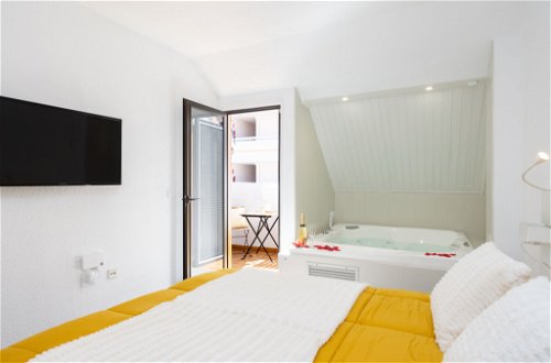Foto 4 - Appartamento con 2 camere da letto a Arona con piscina e vista mare