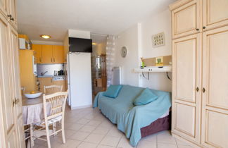 Foto 3 - Apartamento en Bormes-les-Mimosas con terraza y vistas al mar