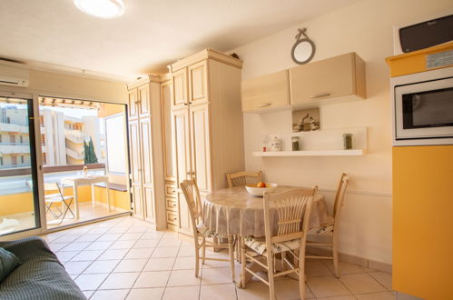 Foto 1 - Apartamento em Bormes-les-Mimosas com jardim e terraço