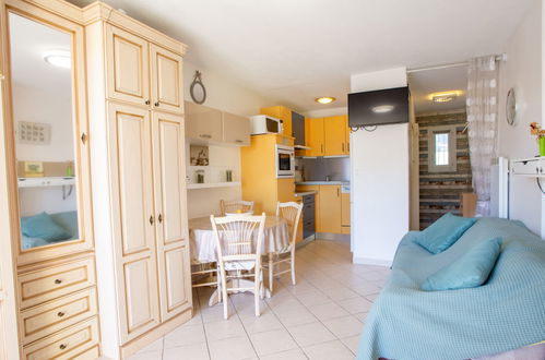 Foto 6 - Apartamento en Bormes-les-Mimosas con jardín y terraza