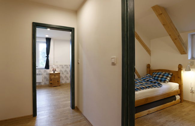 Apartamento de 3 quartos em Desná com jardim e banheira de hidromassagem - Foto 6