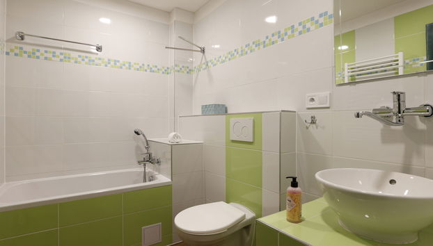 Apartamento de 3 quartos em Desná com jardim e banheira de hidromassagem - Foto 5