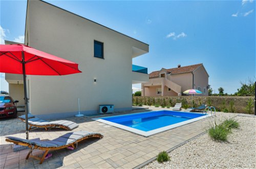 Foto 1 - Casa de 4 habitaciones en Sibenik con piscina privada y terraza