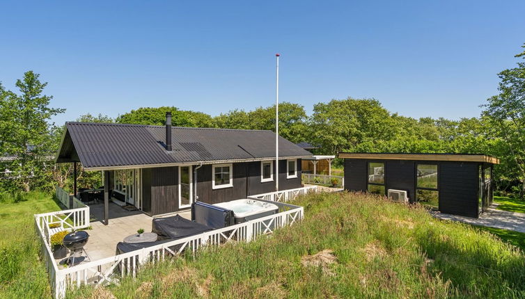 Photo 1 - Maison de 3 chambres à Rindby Strand avec terrasse et bain à remous