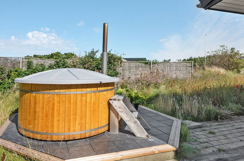 Photo 2 - Maison de 4 chambres à Ringkøbing avec terrasse et bain à remous