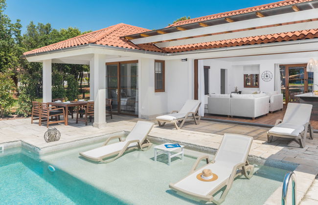 Casa de 3 quartos em Bale com piscina privada e jardim - Foto 2