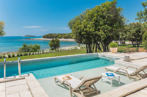 Photo 7 - Maison de 2 chambres à Bale avec piscine privée et vues à la mer