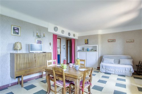 Foto 4 - Apartamento de 1 quarto em Saint-Cyr-sur-Mer com vistas do mar