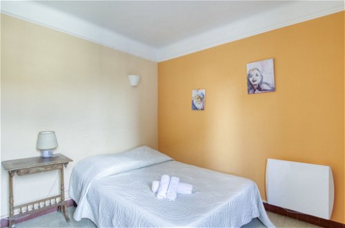 Foto 8 - Apartamento de 1 habitación en Saint-Cyr-sur-Mer con vistas al mar