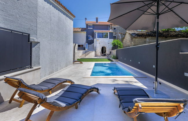 Casa de 3 quartos em Tinjan com piscina privada e terraço - Foto 31