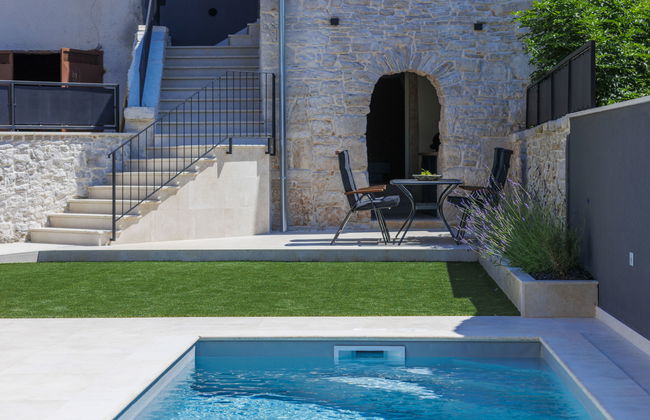Casa de 3 quartos em Tinjan com piscina privada e terraço - Foto 5