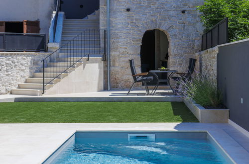 Foto 6 - Casa de 2 quartos em Tinjan com piscina privada e terraço