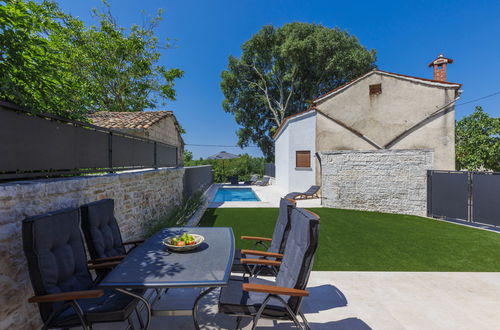 Photo 14 - Maison de 2 chambres à Tinjan avec piscine privée et terrasse