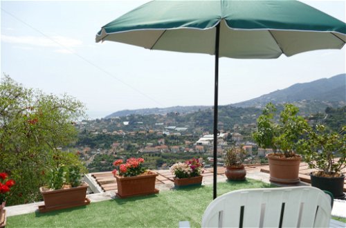 Foto 18 - Casa con 1 camera da letto a Sanremo con giardino e vista mare