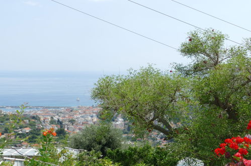 Photo 15 - Maison de 1 chambre à Sanremo avec jardin et vues à la mer