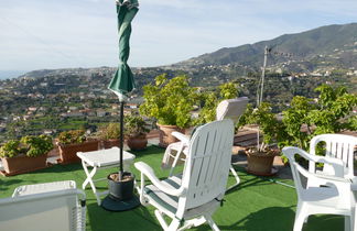 Foto 1 - Casa de 1 habitación en Sanremo con jardín y vistas al mar