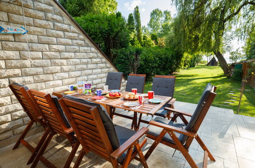 Foto 3 - Haus mit 3 Schlafzimmern in Balatonakarattya mit terrasse und blick auf die berge