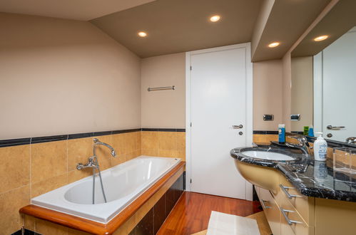 Foto 25 - Apartamento de 3 quartos em Monteu Roero com piscina privada e jardim