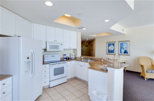 Photo 9 - 2 bedroom Apartment in Fort Myers Beach with swimming pool and sea view