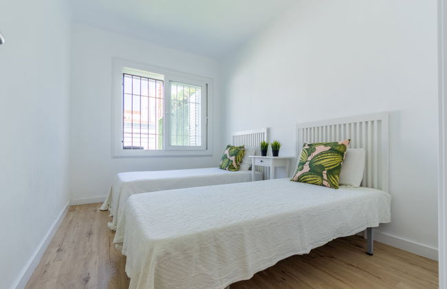 Casa de 4 quartos em Torredembarra com jardim e terraço - Foto 12