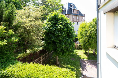 Foto 14 - Apartment mit 1 Schlafzimmer in Trouville-sur-Mer mit blick aufs meer